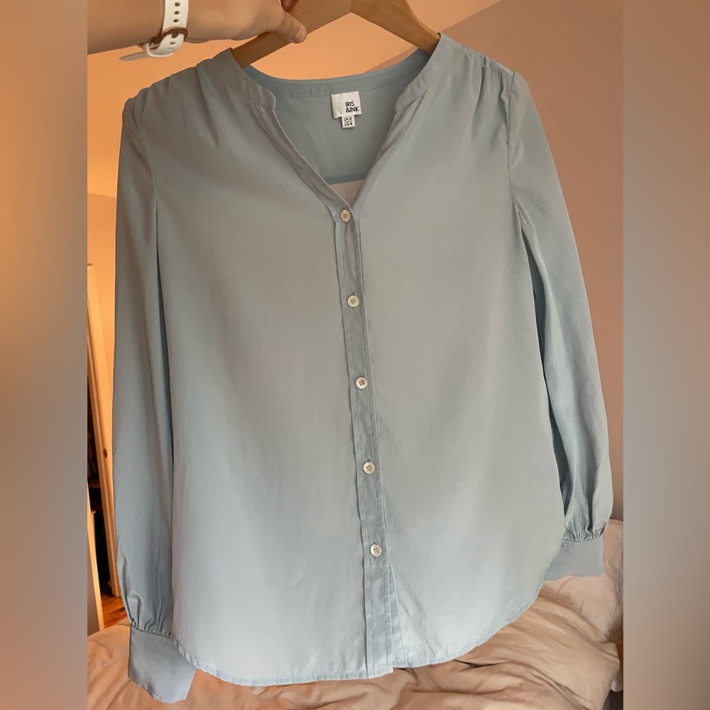 Like new Iris & Ink brushed-silk button down (100% SILK)